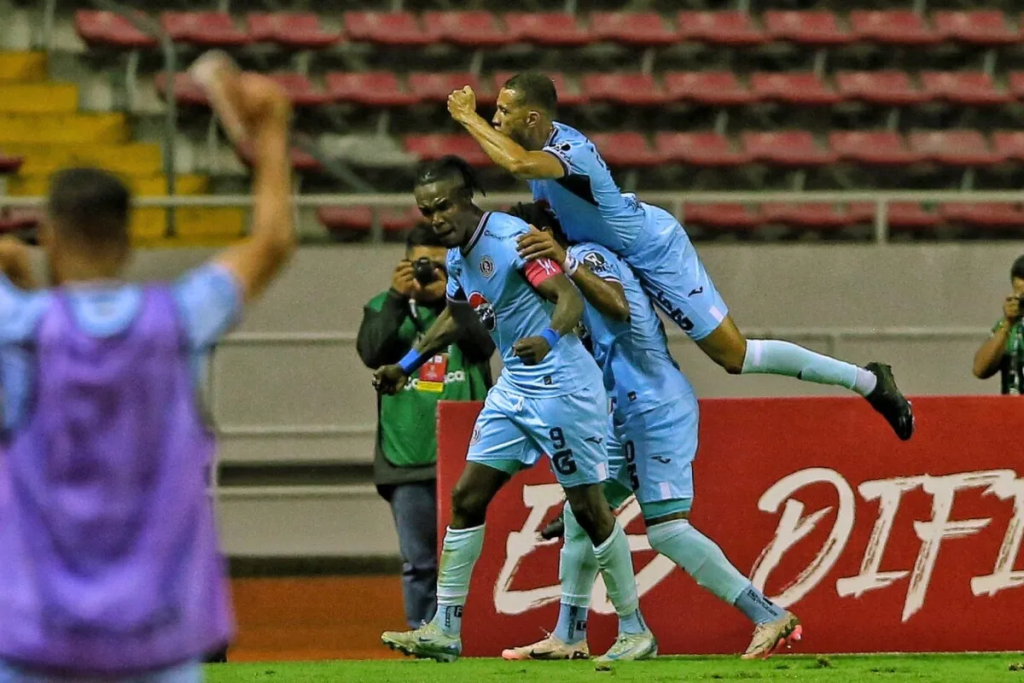 Dos partidos más de la Copa Centroamericana se juegan esta noche