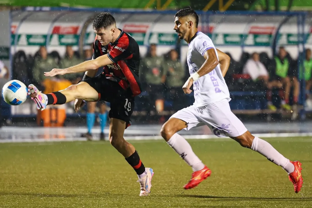 Comunicaciones busca la épica ante Alajuelense